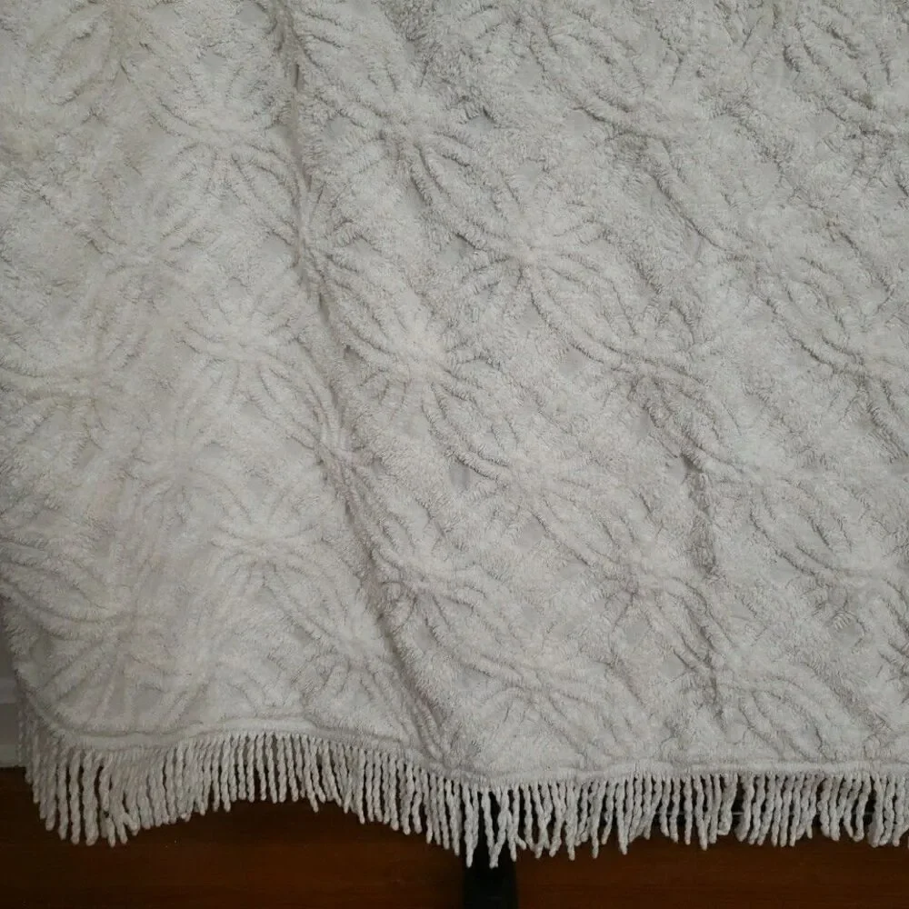 VTG Chenille Queen Size Bedspread White 100x88